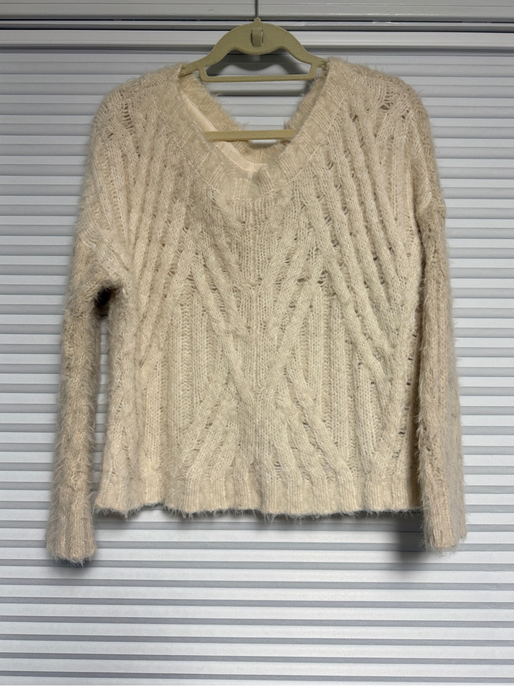 Anthropologie Cream V-Neck Cable Knit Sweater